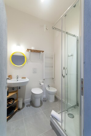 Superior Room, Kitchen, Sea View | Bathroom | Shower, rainfall showerhead, free toiletries, hair dryer - Capofortuna B&B (Salerno)