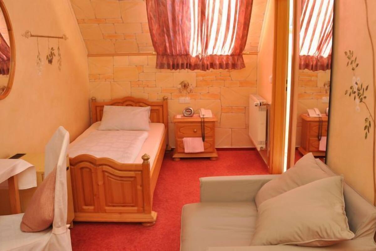 Desk, blackout drapes, free WiFi, bed sheets