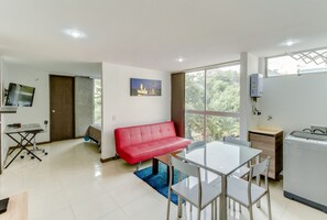 Departamento | Cocina privada | Refrigerador, microondas, parrilla de estufa y cafetera y tetera 