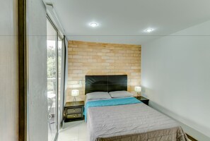 Apartamento | Individualmente decorados, escrivaninha, ferros/tábuas de passar roupa