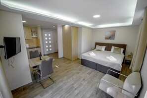 Premium bedding, in-room safe, individually furnished, desk