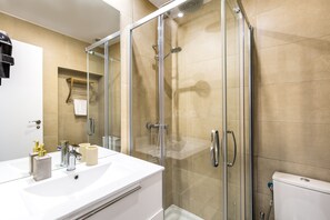 Bathroom - El Born Guest House by Casa Consell (Barcelona)