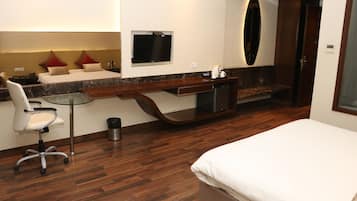 Deluxe Double Room | Premium bedding, in-room safe, rollaway beds, free WiFi