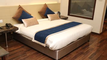 Deluxe Double Room | 1 bedroom, premium bedding, in-room safe, rollaway beds