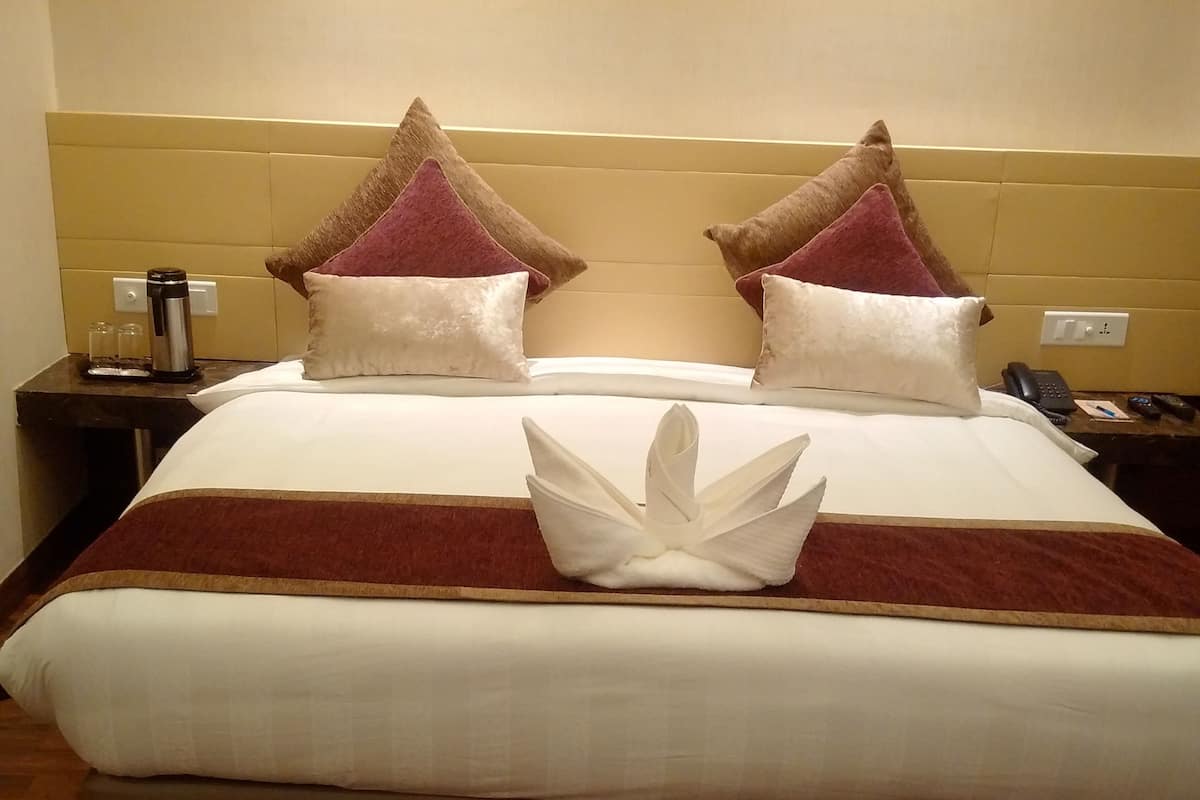 Deluxe Double Room | 1 bedroom, premium bedding, in-room safe, rollaway beds