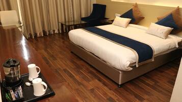 Premium Double Room, 1 King Bed | Premium bedding, in-room safe, desk, laptop workspace
