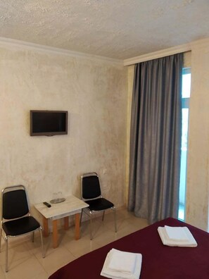Standard Double Room | 1 bedroom, premium bedding, iron/ironing board, free WiFi - Hotel Lim (Batumi)