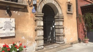Property entrance - Old Town Plac Zamkowy (Warsaw)