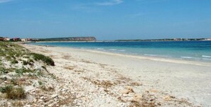 On the beach - La Baia Apartments (San Vero Milis)