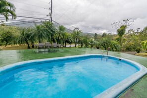 Hồ bơi ngoài trời 