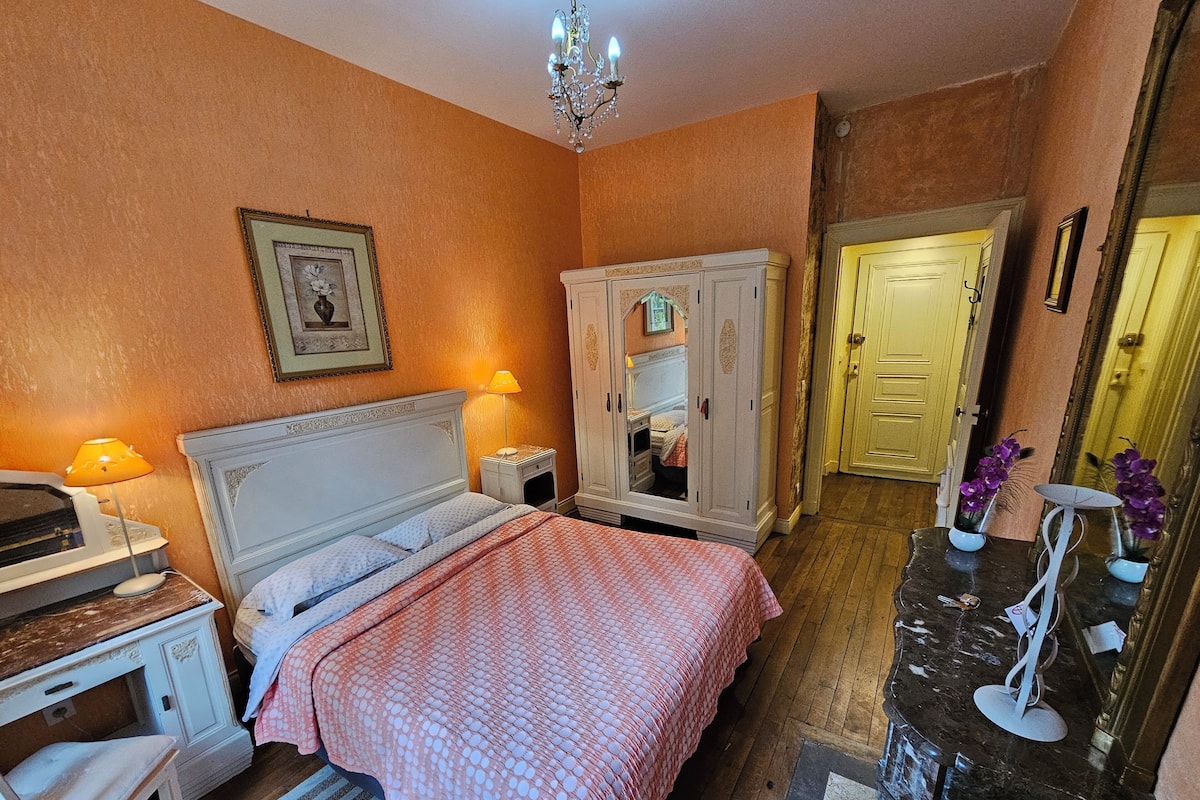 Tweepersoonskamer, voor 1 persoon | Luxe beddengoed, individueel gedecoreerd, individueel gemeubileerd