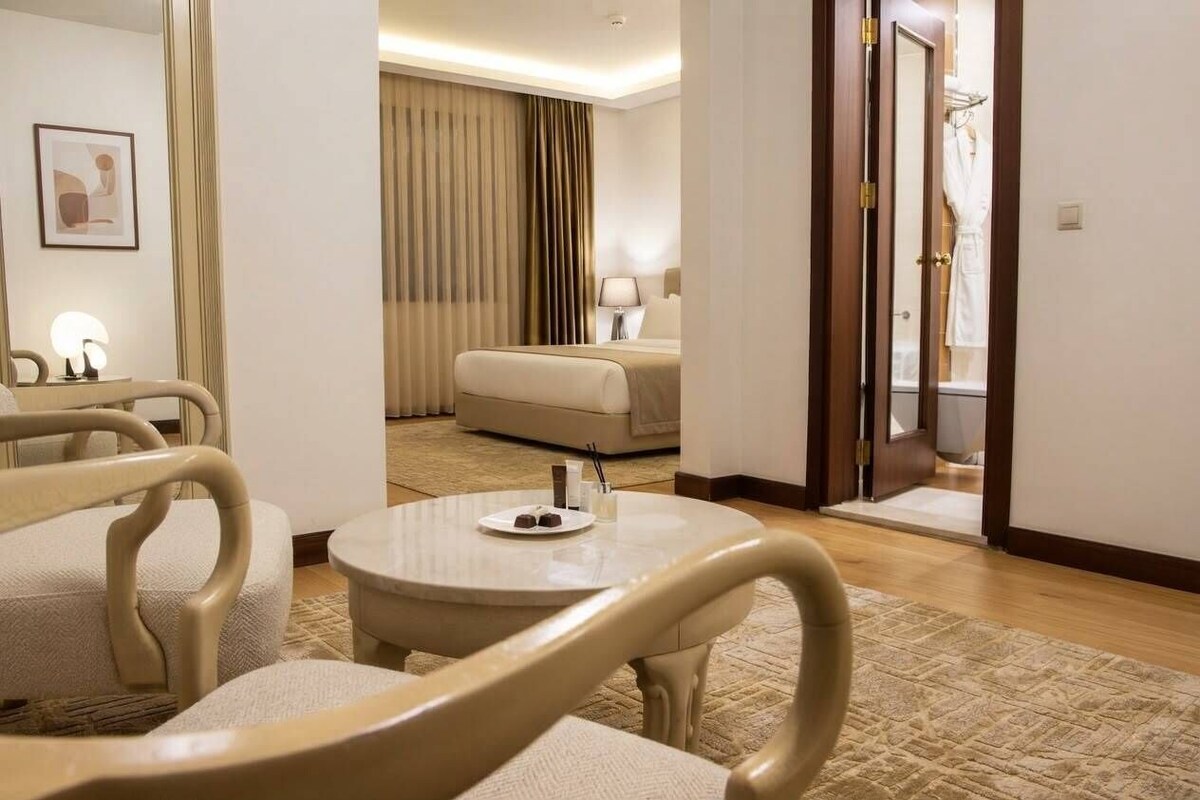 Royal Suite, 1 King Bed | Premium bedding, pillowtop beds, minibar, in-room safe