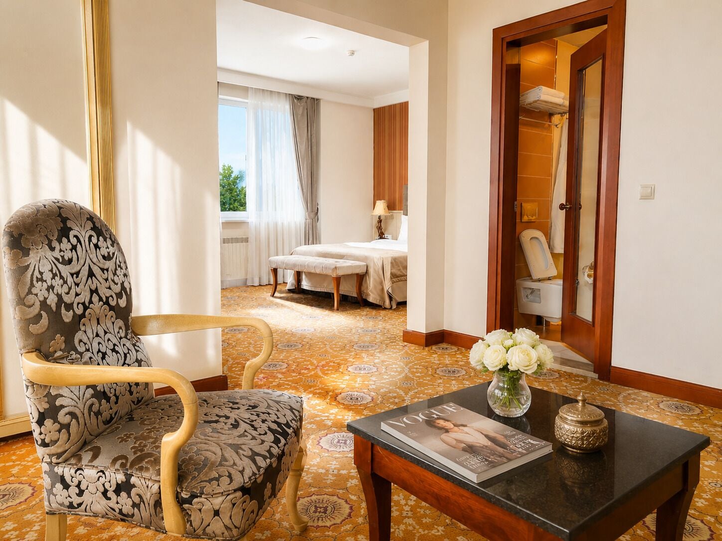 Suite Royal, 1 cama King size | Área de sala de estar | Televisión de pantalla plana 
