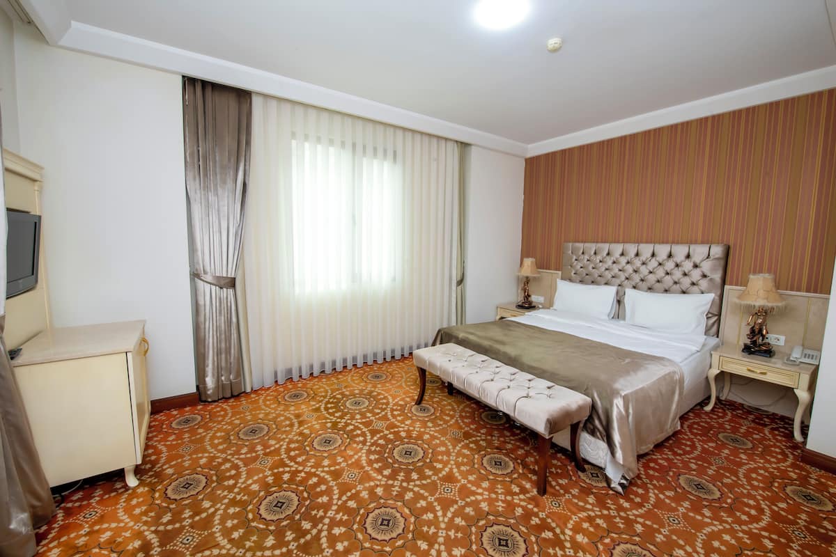 Premium bedding, minibar, in-room safe, desk