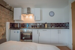 Private kitchen - Kirkstall Bridge Apartments - 25 (Leeds)