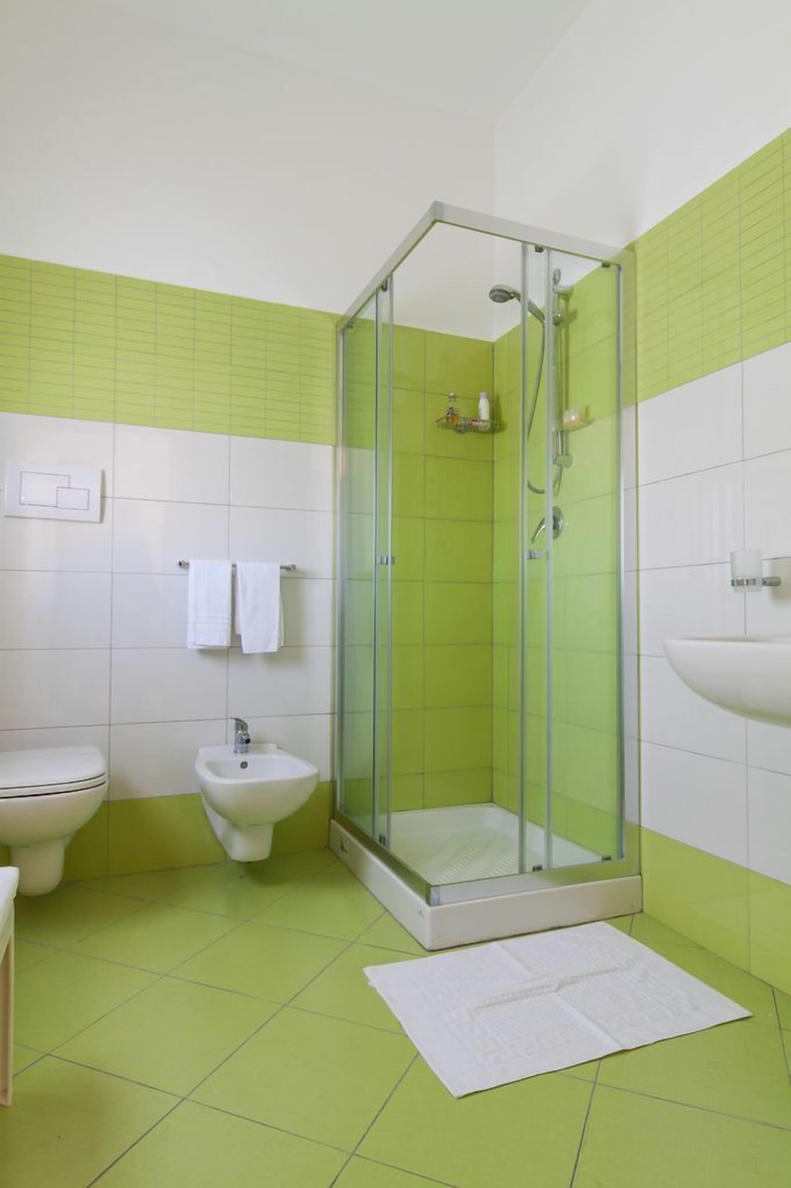 Double or Twin Room, Sea View | Bathroom | Shower, free toiletries, towels