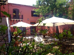 Courtyard - Baglio Buccellato (Castellammare del Golfo)