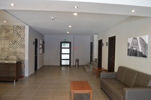 Coin salon dans le hall