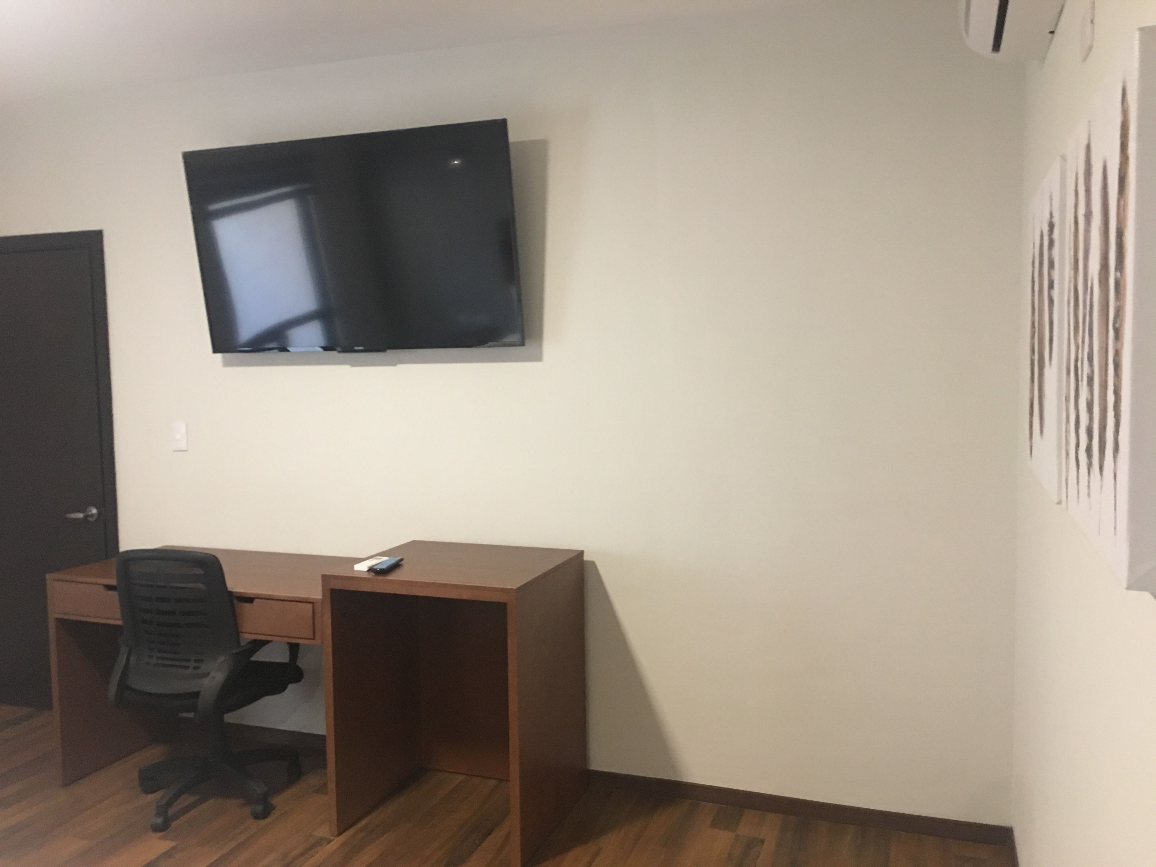 suite, 1 king bed | desk, soundproofing, iron/ironing board, free wifi