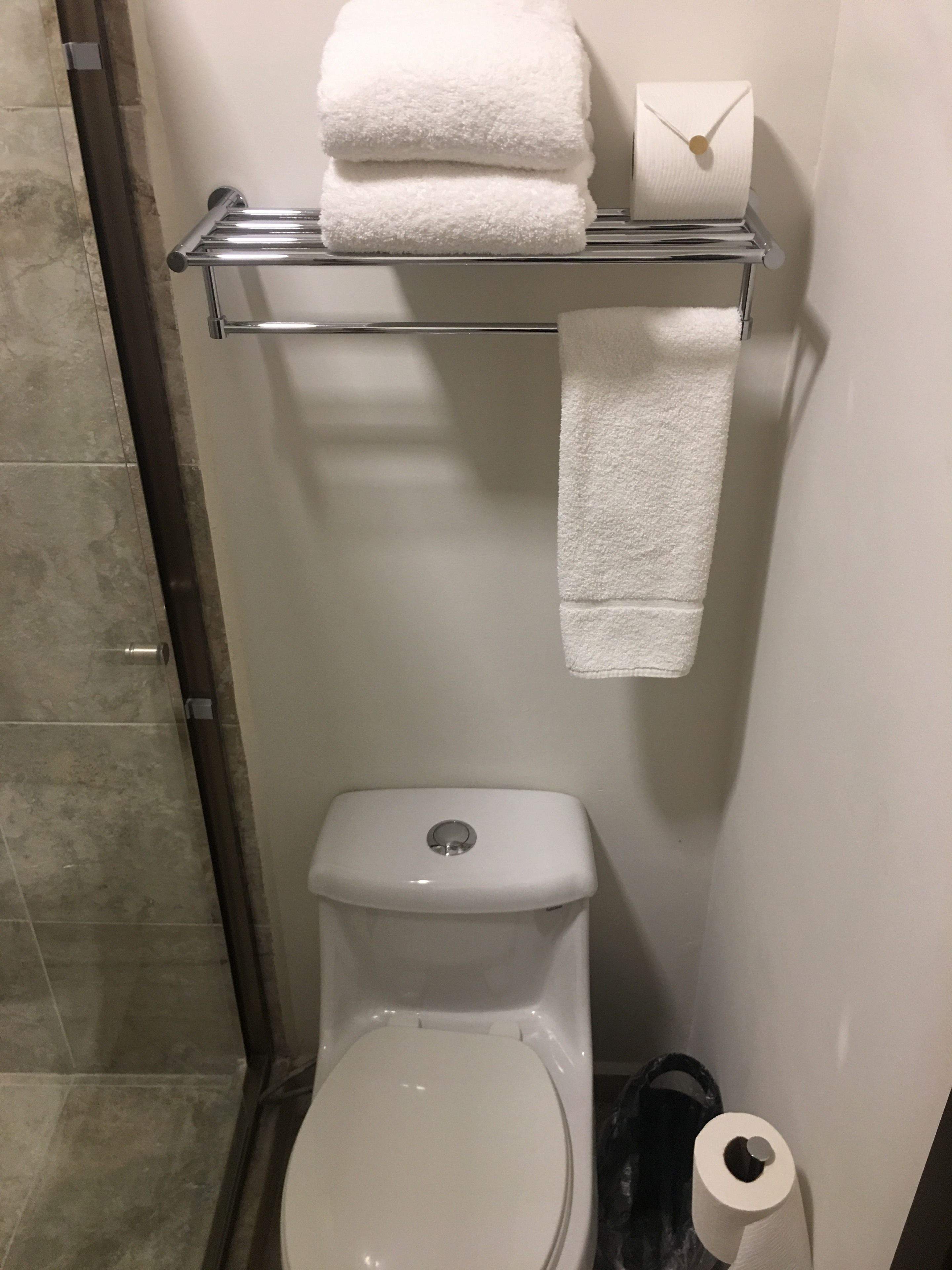 room, 1 king bed | bathroom | shower, free toiletries, towels