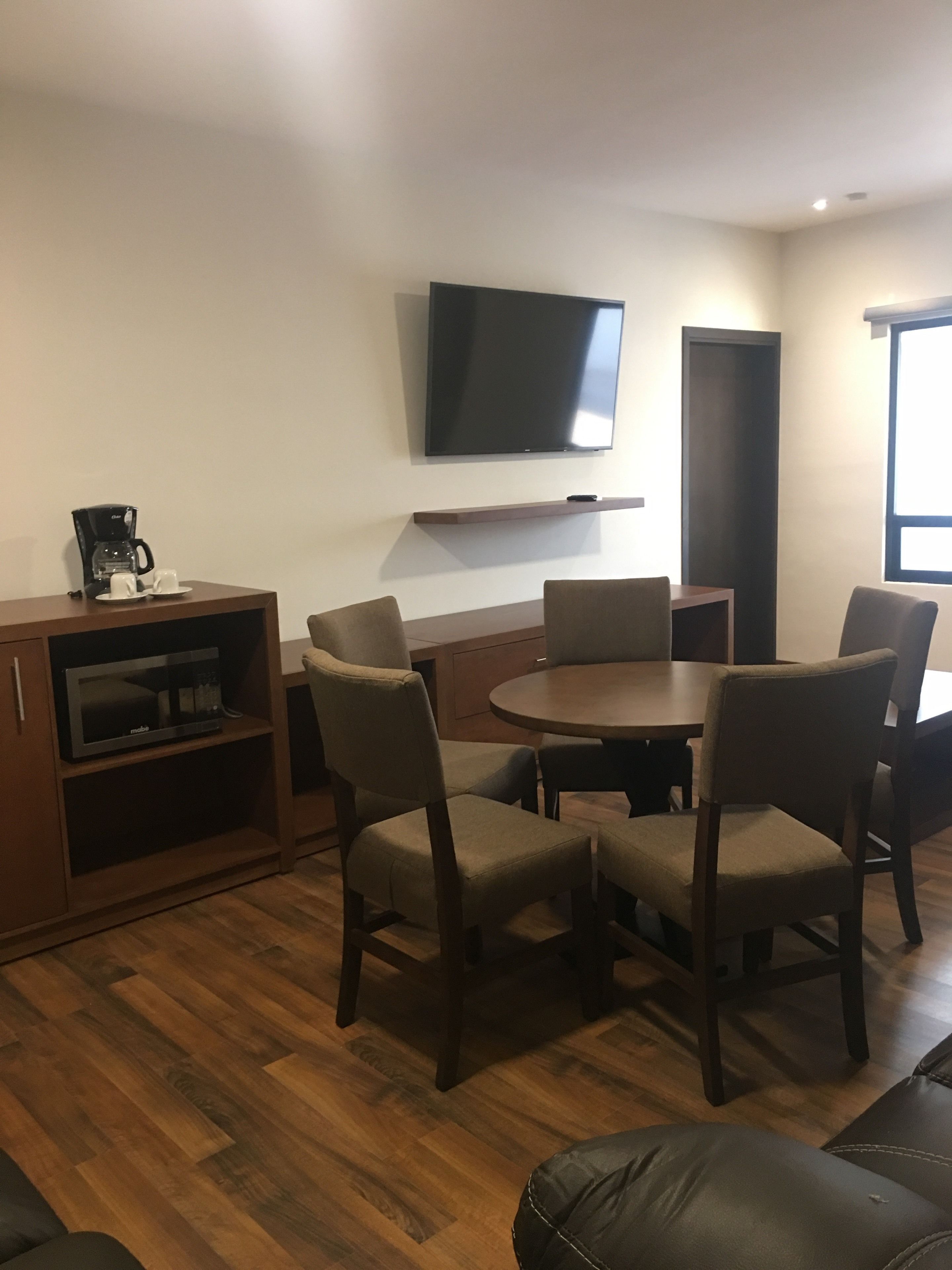 suite, 1 king bed | desk, soundproofing, iron/ironing board, free wifi