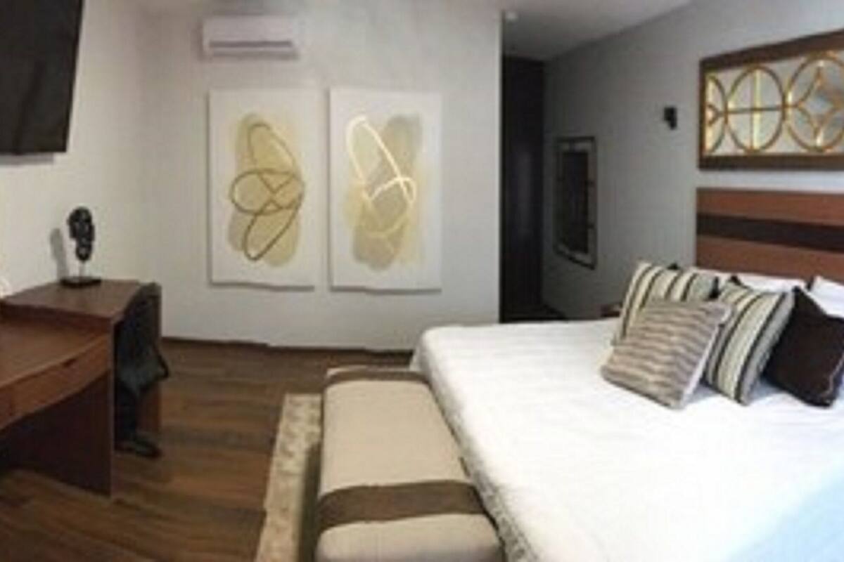 suite, 1 king bed | desk, soundproofing, iron/ironing board, free wifi