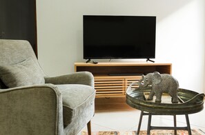 42-inch Smart TV with digital channels, TV - Ahlan Hospitality (Nazareth)