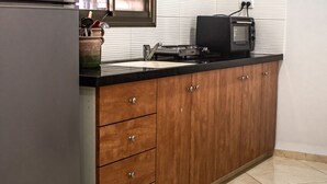 Espresso maker, coffee/tea maker, full-sized fridge, microwave - Ahlan Hospitality (Nazareth)