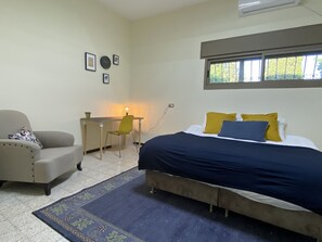 Premium bedding, individually decorated, individually furnished, desk - Ahlan Hospitality (Nazareth)