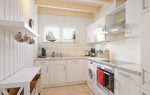 Kühlschrank, Mikrowelle, Herdplatte, Geschirrspüler