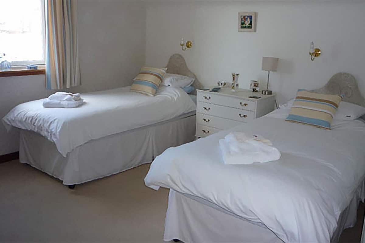 Twin Room | 1 bedroom, premium bedding, soundproofing, iron/ironing board