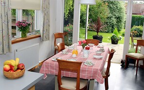 Daily English breakfast for a fee - Westacre Bed & Breakfast (Crieff)