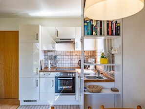 Refrigerador, microondas, horno y lavavajillas 