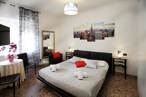 Premium bedding, desk, free WiFi - Easy Dream Rooms (Verona)