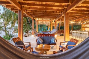 Restaurant - Hotel Gringo Perdido (San Jose Peten)