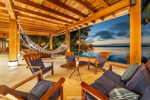 Restaurant - Hotel Gringo Perdido (San Jose Peten)