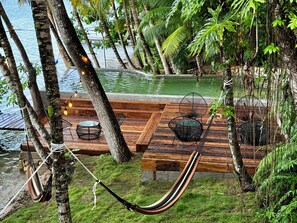 Outdoor pool - Hotel Gringo Perdido (San Jose Peten)