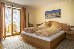 Premium bedding, in-room safe, cots/infant beds, rollaway beds