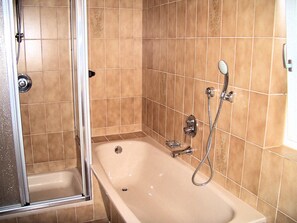 Apartment, 2 Schlafzimmer, Balkon | 1 Schlafzimmer, Schreibtisch, kostenlose Babybetten, kostenloses WLAN