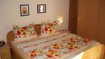 Apartment, 2 Bedrooms, Balcony | 1 bedroom, desk, free cots/infant beds, free WiFi
