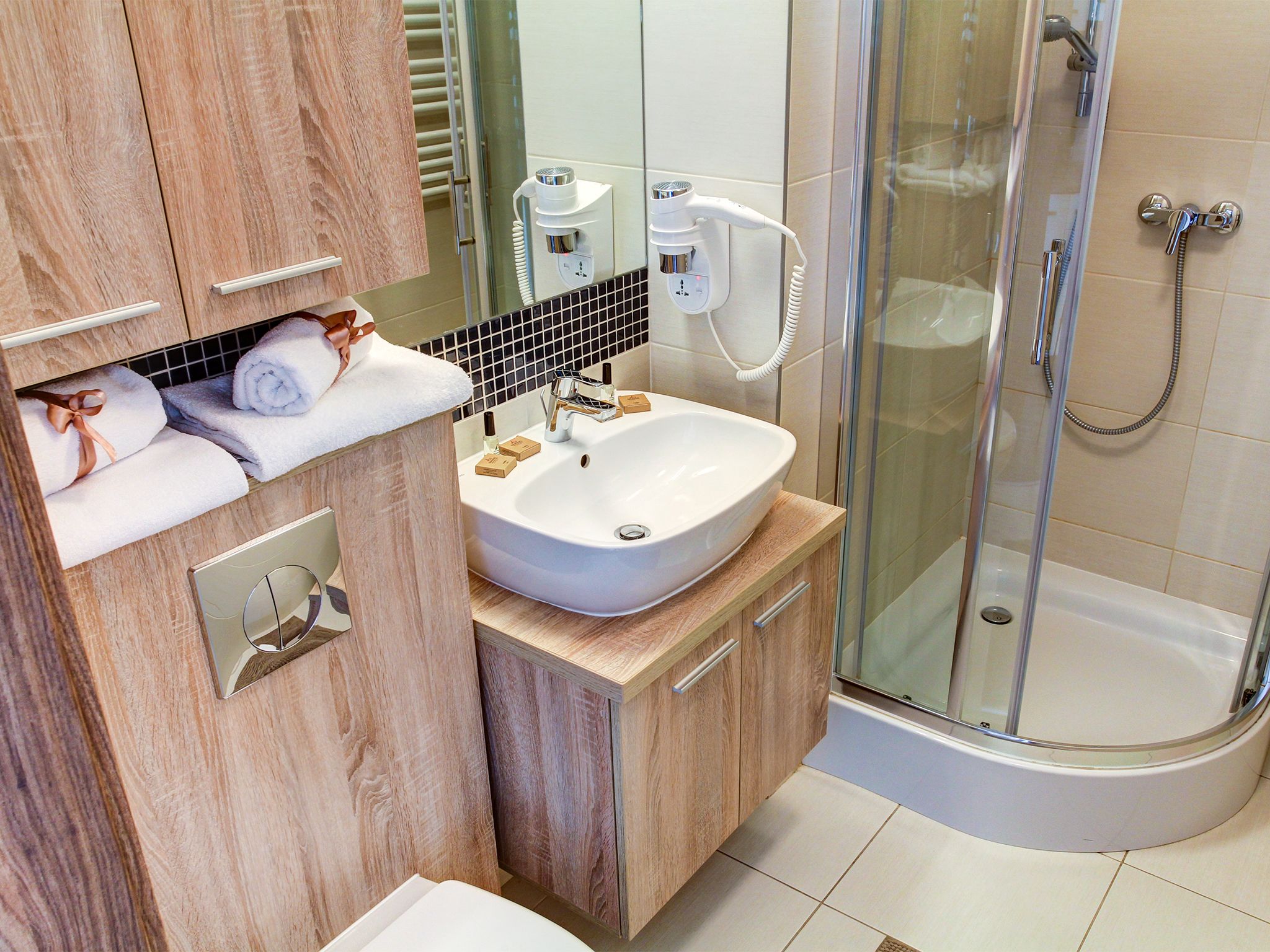 Een douche, handdoeken