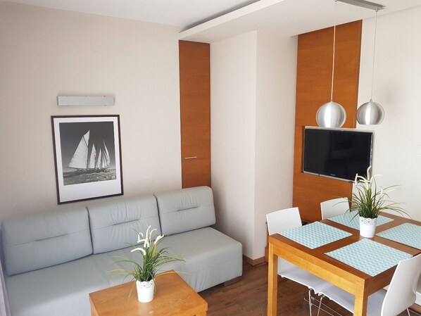 Apartment (3 adults) | Living area