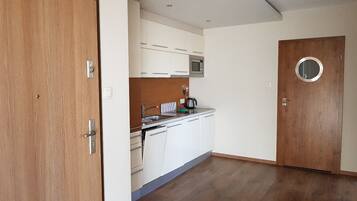 Apartment, 2 Bedrooms | Private kitchenette