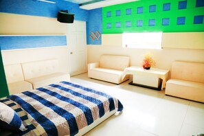 Habitación de diseño doble, 1 cama de matrimonio | Escritorio y wifi gratis