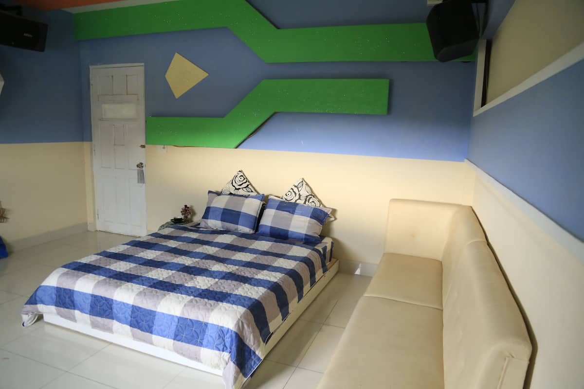 Habitación doble de diseñador, 1 cama Queen size | Escritorio y wifi gratis