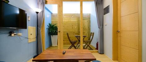 1 bedroom, premium bedding, desk, soundproofing