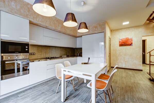 Fridge, microwave, oven, stovetop