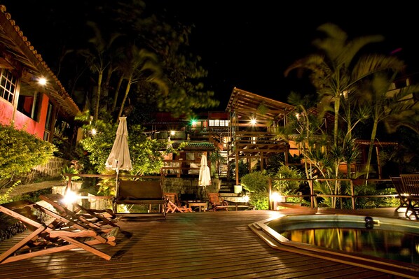 住宿正面 (夜晚)