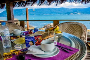 Outdoor dining - Pousada Isola Bella - Sobre o Mar (Ilhabela)