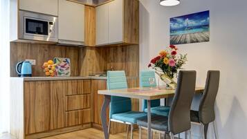 Apartment, 1 Bedroom | Cribs/infant beds, free WiFi, bed sheets